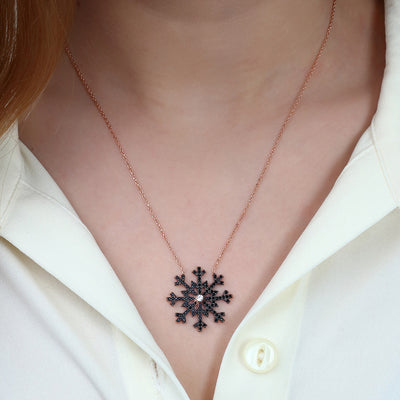 Women's Black Zircon Gemmed Snowflake Pendant 925 Carat Silver Necklace